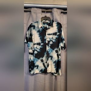 Large no boundaries button up